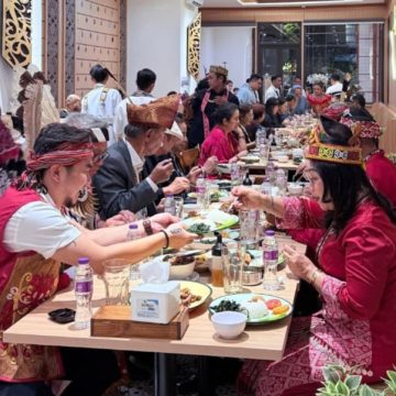 Bipang Ambawang: Perjalanan 6 Tahun Mengenalkan Kuliner Khas Dayak Kalimantan Barat ke Kancah Nasional Bipang Ambawang: Perjalanan 6 Tahun Mengenalkan Kuliner Khas Dayak Kalimantan Barat ke Kancah Nasional