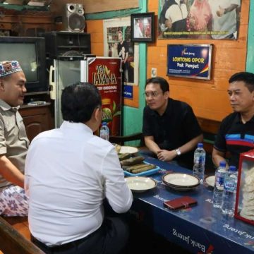 Diplomasi Kuliner Bupati Arief Rohman: Lontong Opor Pak Pangat Ngloram Memikat Sekjen Kementerian ESDM