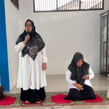Edukasi Kesehatan dan Anti-Bullying: Petugas Puskesmas Tangan-Tangan Bekali Siswa Baru SMAN 5 Aceh Barat Daya di MPLS