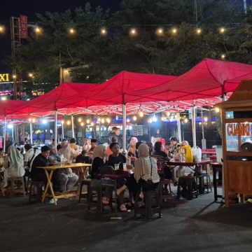 Geliat Wisata Kuliner Malam Cirebon: Parkir GTC Disulap Jadi Pusat Jajanan Hits Geliat Wisata Kuliner Malam Cirebon: Parkir GTC Disulap Jadi Pusat Jajanan Hits
