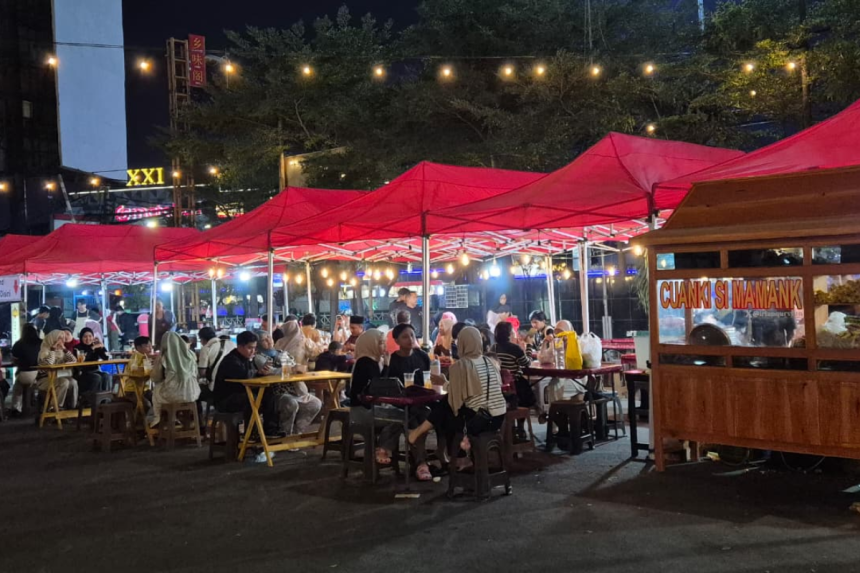 Geliat Wisata Kuliner Malam Cirebon: Parkir GTC Disulap Jadi Pusat Jajanan Hits