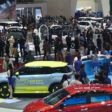GIIAS 2026 Dibuka Meriah: Mercedes dan Fuso Bersaing Pamerkan Inovasi Terbaru