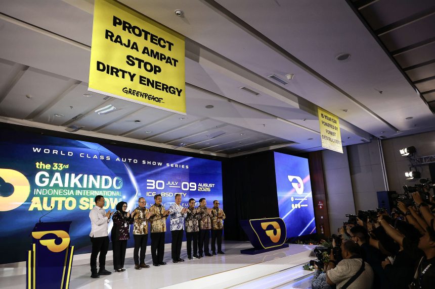 Greenpeace Aksi Damai di Pameran Mobil, Sorot Dampak Nikel di Raja Ampat