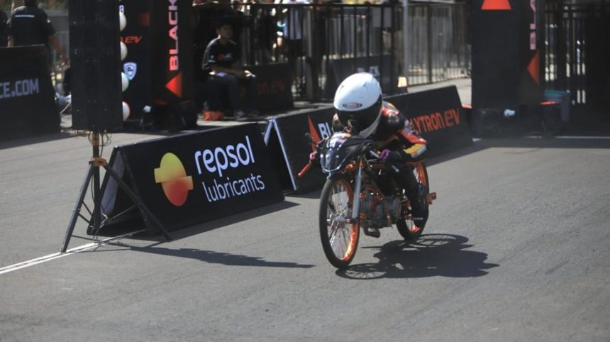 Inovasi Teknologi Moto2 Menggebrak Arena Black Drag Bike di Kanjuruhan Inovasi Teknologi Moto2 Menggebrak Arena Black Drag Bike di Kanjuruhan