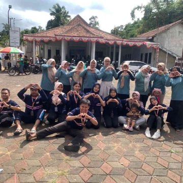 Kolaborasi Mahasiswa KKN dan Kader Desa dalam Menjaga Kebugaran Tubuh Melalui Senam Pagi