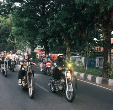 Komunitas Mobil Klasik Solo Raya Gelar Aksi Burnout Kembali Komunitas Mobil Klasik Solo Raya Gelar Aksi Burnout Kembali