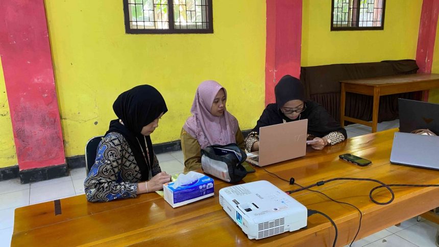 Mahasiswa KKN-K Curahlele Bantu Warga Akses Layanan VIOLA BPJS Kesehatan untuk Konsultasi Kepesertaan