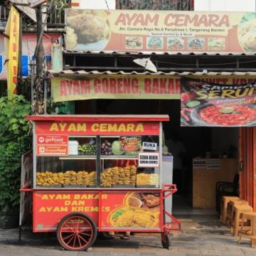 Menikmati Kelezatan Ayam Cemara dengan Sambal Seruit, Kuliner Malam Favorit di Kota Tangerang