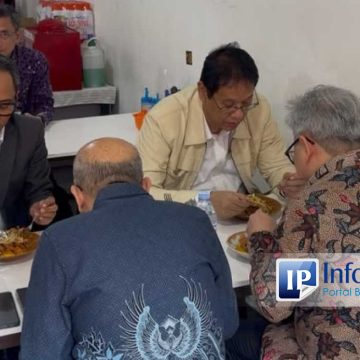 Menkeu Purbaya Dukung UMKM Kuliner dengan Kunjungan ke Warung Legendaris Bogor Menkeu Purbaya Dukung UMKM Kuliner dengan Kunjungan ke Warung Legendaris Bogor