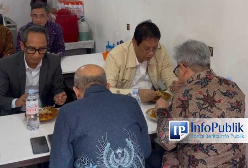 Menkeu Purbaya Dukung UMKM Kuliner dengan Kunjungan ke Warung Legendaris Bogor