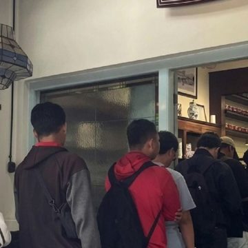 Peluang Bisnis Jasa Antre Kuliner di Bandung: Manfaatkan Keramaian Toko Makanan Hits