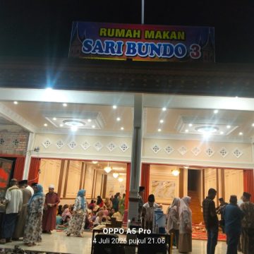 Sari Bundo 3 Resmi Dibuka di Gelora Paduka Berhala: Wabup Muslimin Tanja Penuhi Permintaan Pelanggan Kuliner Padang di Tanjabtim Sari Bundo 3 Resmi Dibuka di Gelora Paduka Berhala: Wabup Muslimin Tanja Penuhi Permintaan Pelanggan Kuliner Padang di Tanjabtim