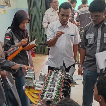 UNP Tingkatkan Kualitas Pembelajaran Otomotif di MAN 2 Padang dengan Trainer Interaktif
