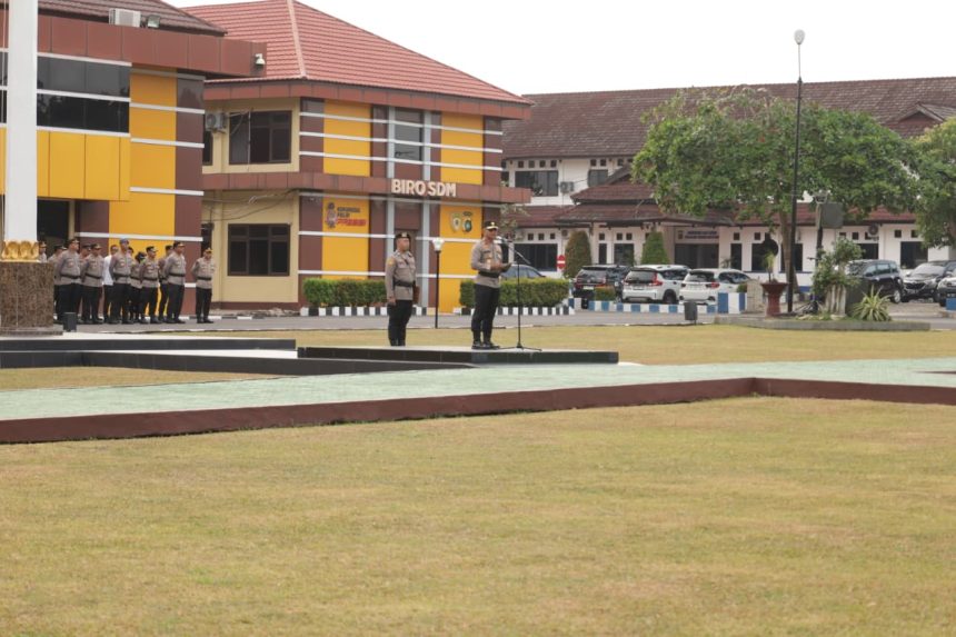 Wakapolda Bangka Belitung Tegaskan Kesehatan Bukan Warisan dalam Apel Pagi Wakapolda Bangka Belitung Tegaskan Kesehatan Bukan Warisan dalam Apel Pagi