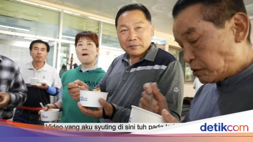 YouTuber Korea Bikin Seblak dan Bagikan ke Orang Tua untuk Dicicipi YouTuber Korea Bikin Seblak dan Bagikan ke Orang Tua untuk Dicicipi