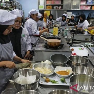 100 Warga Jakarta Pusat Dilatih Jadi Pengusaha Kuliner oleh Sudin Nakertransgi