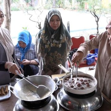 30 Pelaku Usaha Jakpreneur Asah Kemampuan Olah Daging 30 Pelaku Usaha Jakpreneur Asah Kemampuan Olah Daging
