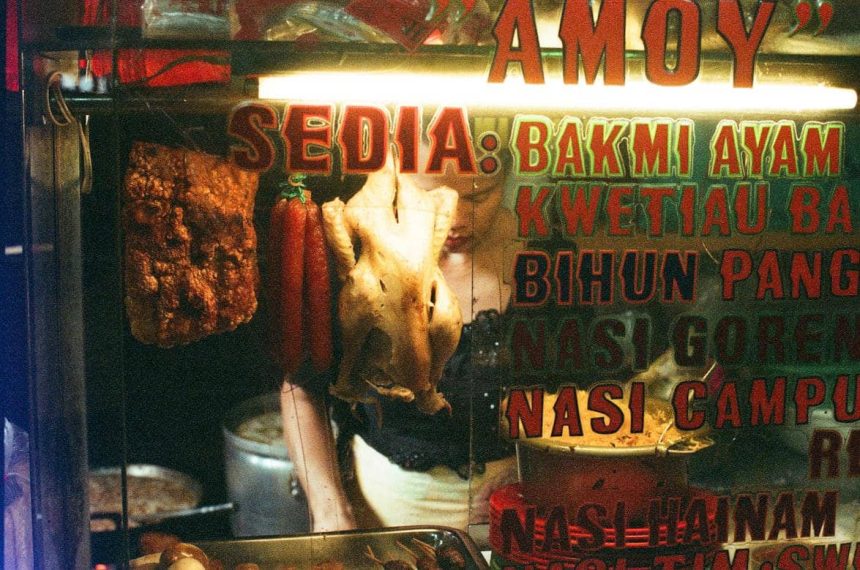 5 Kuliner Legendaris di Sekitar Stasiun Jakarta Kota yang Wajib Kamu Coba