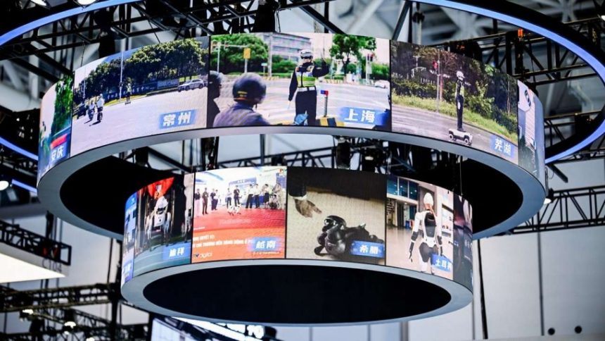 Aimoga Luncurkan Robot Cerdas untuk Bantu Atur Lalu Lintas