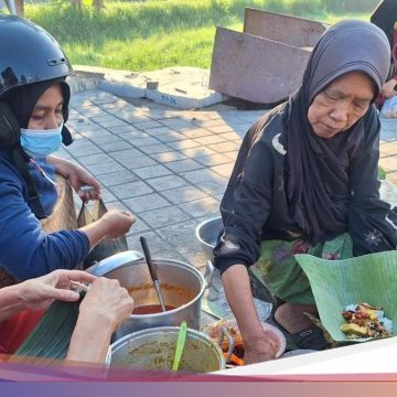 Antre Sejak Subuh demi Kelezatan Nasi Sasak yang Menggoda