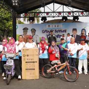 ASDA II Tutup Gebyar Festival Kuliner UMKM dan Gerak Jalan HUT Ke-81 RI dengan Apresiasi untuk Warga Rajeg