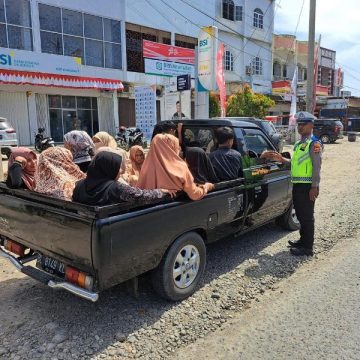 Aturan dan Risiko Menggunakan Mobil Pick Up untuk Angkut Penumpang