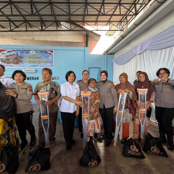 Bakti Kesehatan Polwan Polda Sumut: 200 Warga Belawan Terima Layanan Pengobatan Gratis Bakti Kesehatan Polwan Polda Sumut: 200 Warga Belawan Terima Layanan Pengobatan Gratis