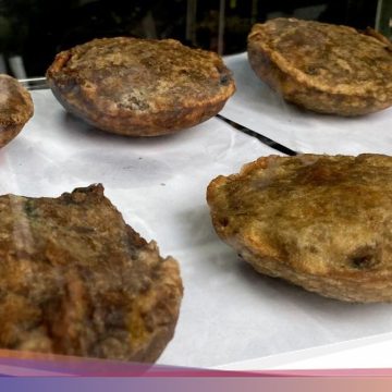 Bapiah Ayam Pak Berryh: Kuliner Legendaris di Sukamenak yang Menggugah Selera