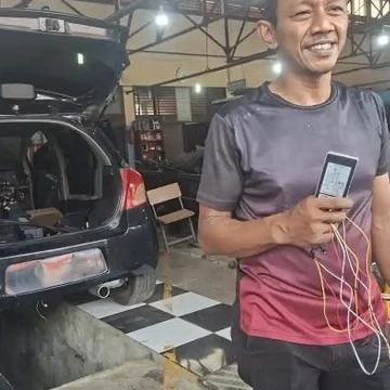 Bengkel Otomotif SMKN 1 Bireuen Layani Perbaikan Mobil Matic Korban Banjir