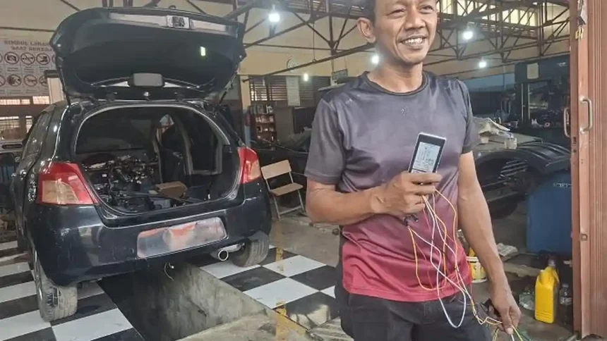 Bengkel Otomotif SMKN 1 Bireuen Layani Perbaikan Mobil Matic Korban Banjir