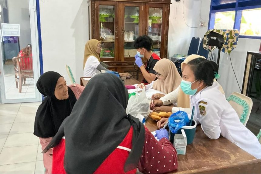 Cegah Penyakit Sejak Dini: Mahasiswa KKN-PK Unhas Adakan Pemeriksaan Kesehatan Gratis di Sidrap