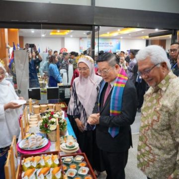 Dekranasda Makassar Perkenalkan Kuliner Lokal di ASEAN Day Food Festival 2026