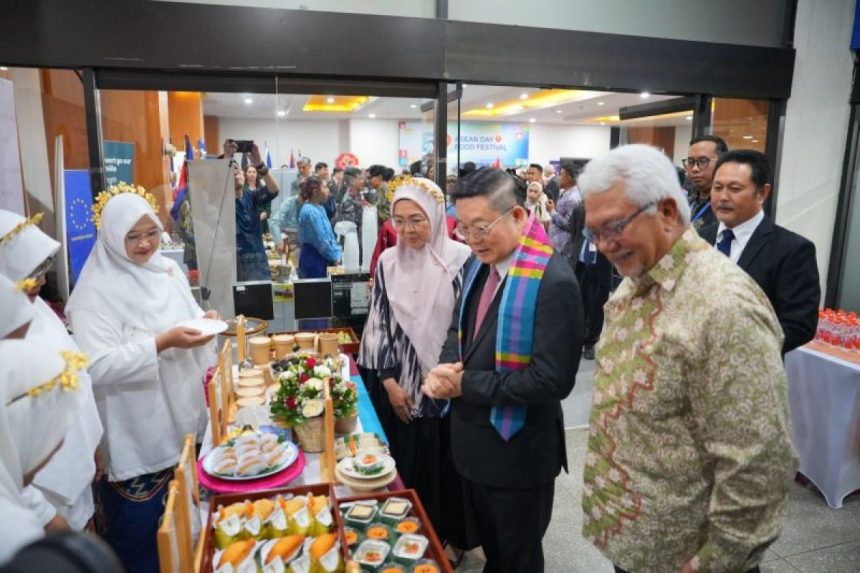 Dekranasda Makassar Perkenalkan Kuliner Lokal di ASEAN Day Food Festival 2026