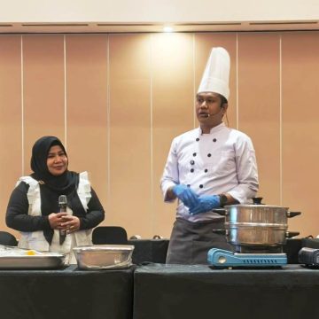 Demo Memasak ARYADUTA Bareng Nicky Tirta Berjalan Lancar, Bunda Rayya: Kuliner Khas Palembang Perlu Lebih Sering Dipromosikan Demo Memasak ARYADUTA Bareng Nicky Tirta Berjalan Lancar, Bunda Rayya: Kuliner Khas Palembang Perlu Lebih Sering Dipromosikan