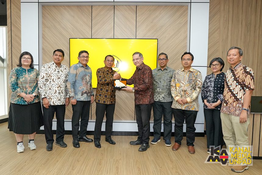 Direktur Utama BPJS Kesehatan Tinjau Unpad untuk Memperkuat Layanan Kesehatan Direktur Utama BPJS Kesehatan Tinjau Unpad untuk Memperkuat Layanan Kesehatan