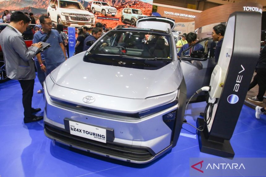 Dorongan Insentif Otomotif untuk Produksi Kendaraan Listrik Nasional, Kata Ekonom