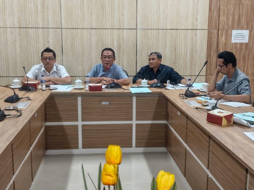DPRD Jember Setujui Pinjaman Rp786,57 Miliar untuk Infrastruktur dan Kesehatan, Gerindra Minta Manfaat Langsung untuk Rakyat DPRD Jember Setujui Pinjaman Rp786,57 Miliar untuk Infrastruktur dan Kesehatan, Gerindra Minta Manfaat Langsung untuk Rakyat