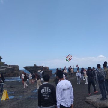 Gebogan Tridatu dan Ulam Carik: Pesona Kuliner dan Budaya di Festival Tanah Lot
