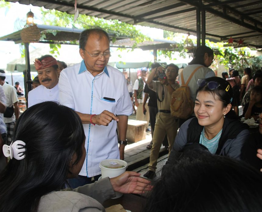 Gubernur Koster Galakkan UMKM Bali dengan Kebijakan ASN Wajib Nikmati Kuliner Lokal Tiap Jumat Gubernur Koster Galakkan UMKM Bali dengan Kebijakan ASN Wajib Nikmati Kuliner Lokal Tiap Jumat