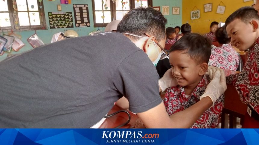 Inovasi Kesehatan Sekolah: Petugas Puskesmas Pekalongan Lakukan Deteksi Dini Tanpa Ambulans dan Seragam