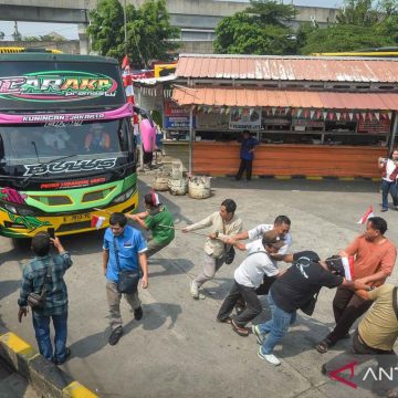 Jakarta Rayakan HUT RI: Kuliner Gratis dan Lomba Tarik Bus Meriahkan Ibu Kota