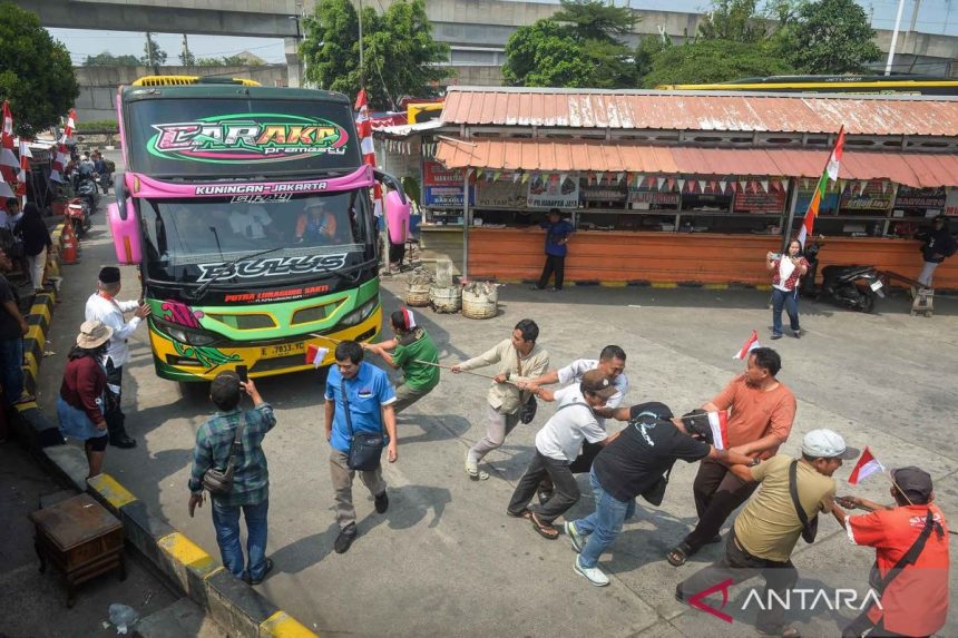Jakarta Rayakan HUT RI: Kuliner Gratis dan Lomba Tarik Bus Meriahkan Ibu Kota Jakarta Rayakan HUT RI: Kuliner Gratis dan Lomba Tarik Bus Meriahkan Ibu Kota