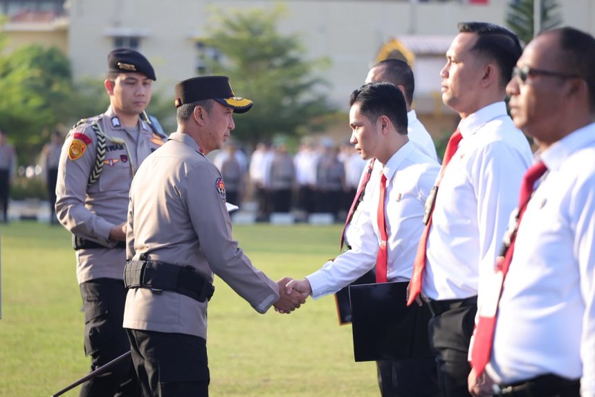 Kapolda Sumsel Pimpin Apel dan Beri Penghargaan: Disiplin dan Kesehatan Personel Jadi Prioritas Kapolda Sumsel Pimpin Apel dan Beri Penghargaan: Disiplin dan Kesehatan Personel Jadi Prioritas