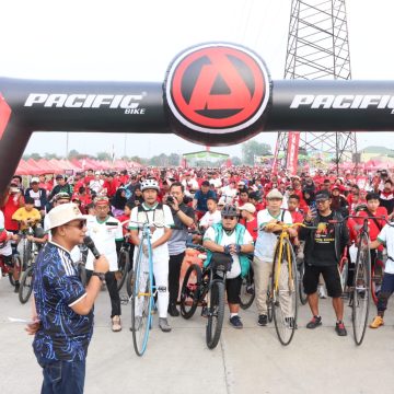 Karnaval Sepeda Santai: Plt Bupati Bekasi Ajak Warga GCC Hidup Sehat dan Perkuat Kebersamaan