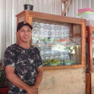Kisah Sukses Anggota Teladan Kopdit Pintu Air di Flotim Kembangkan Usaha Kuliner