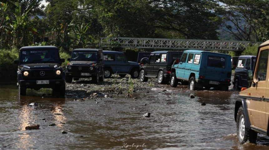 Komunitas Mercedes Jip Indonesia: Eksplorasi Sejarah Kerajaan Nusantara