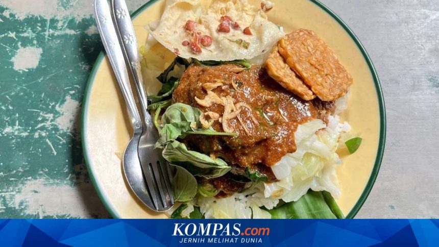 Menelusuri Sejarah Pecel: Dari Teknik Memasak hingga Ikon Kuliner Nusantara