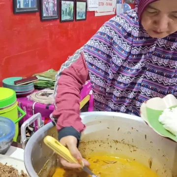 Menikmati Lodeh Kikil ‘Gang Kolesterol’, Kuliner Andalan Peziarah Muktamar ke-35 NU