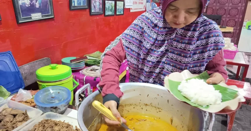 Menikmati Lodeh Kikil 'Gang Kolesterol', Kuliner Andalan Peziarah Muktamar ke-35 NU Menikmati Lodeh Kikil ‘Gang Kolesterol’, Kuliner Andalan Peziarah Muktamar ke-35 NU