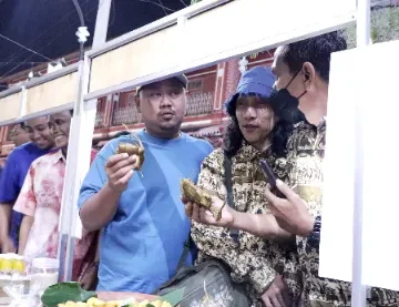 Menjelajahi Cita Rasa Gresik: Festival Kuliner Tradisional di Kampung Kemasan